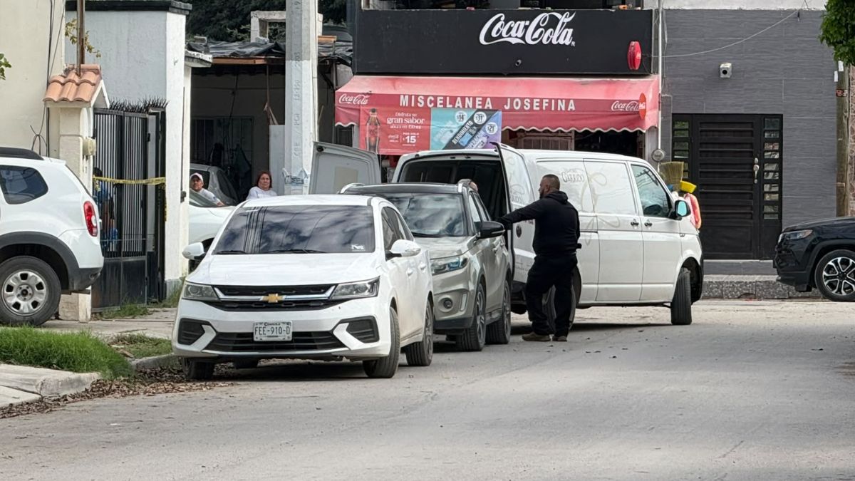 Peritos del SEMEFO realizaron el levantamiento del cuerpo en las calles Vinícola y Algodonera para trasladarlo e iniciar la necropsia de ley.