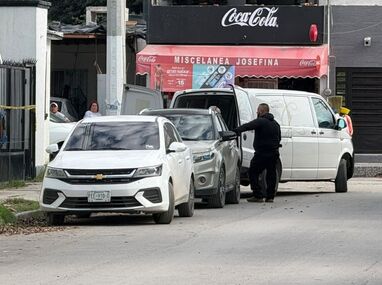 Peritos del SEMEFO realizaron el levantamiento del cuerpo en las calles Vinícola y Algodonera para trasladarlo e iniciar la necropsia de ley.