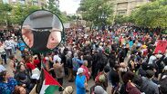Las personas detenidas se menciona que fueron infiltradas para realizar caos y violencia dentro de la marcha