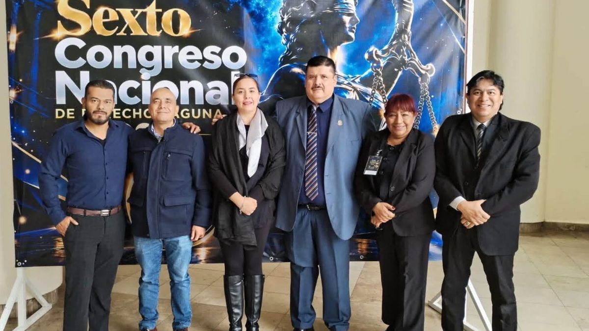 Pese a las lluvias registradas, estudiantes y abogados mantuvieron su participación en las conferencias del Teatro Hermila Galindo.