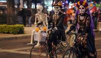 La rodada ciclista del Día de Muertos fomenta la activación física y el uso de la bicicleta en un ambiente familiar / Gemini
