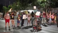 Vecinos de Polanquito Guadalajara exigen agua y bloquean avenida 8 de Julio.