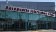 Avión aterriza de emergencia en Aeropuerto de Toluca.