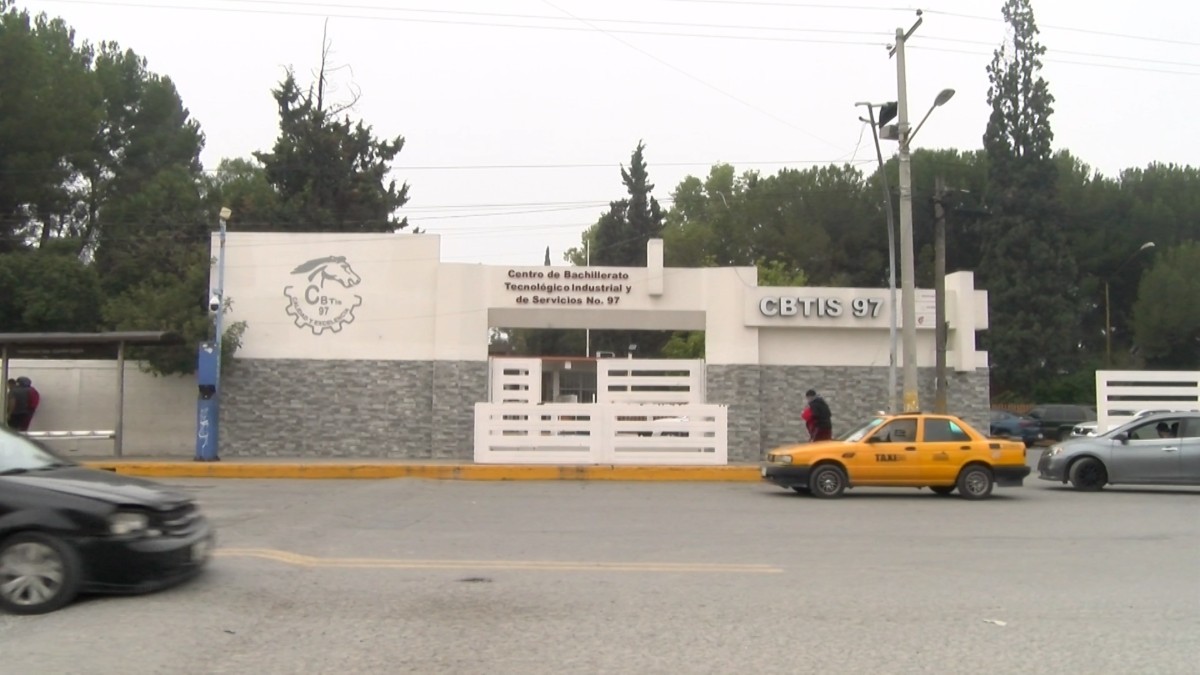 Según lo que el estudiante contó a su familia, uno de los sujetos le puso un cuchillo en el cuello.