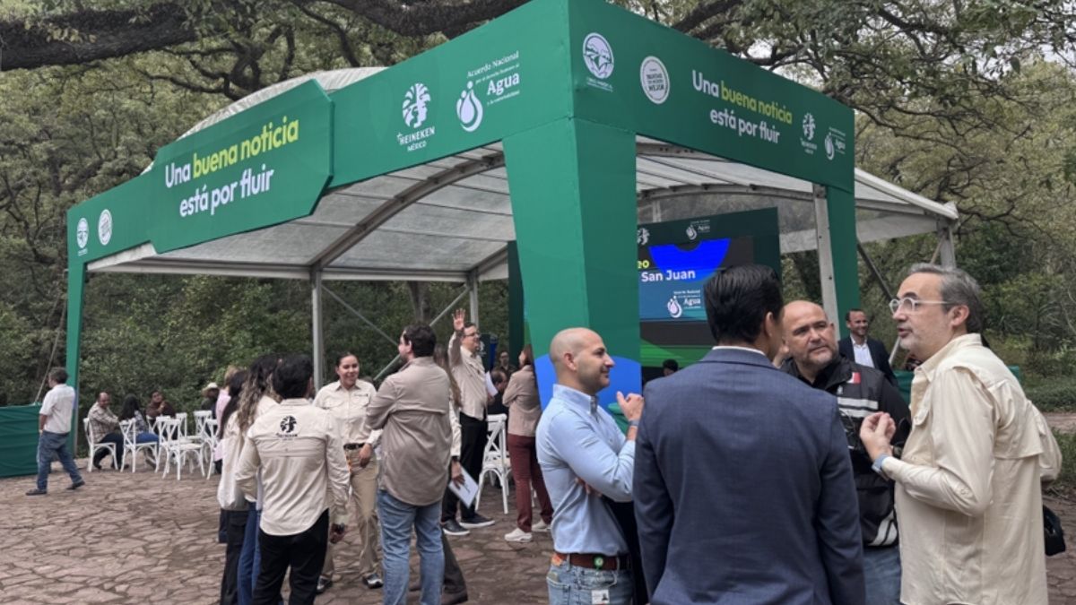 Heineken México reabasteció el volumen de agua contenido en sus cervezas durante diez años y destacó el impacto ambiental.