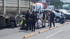 El hombre perdió la vida en el lugar pese a los esfuerzos de paramédicos por reanimarlo