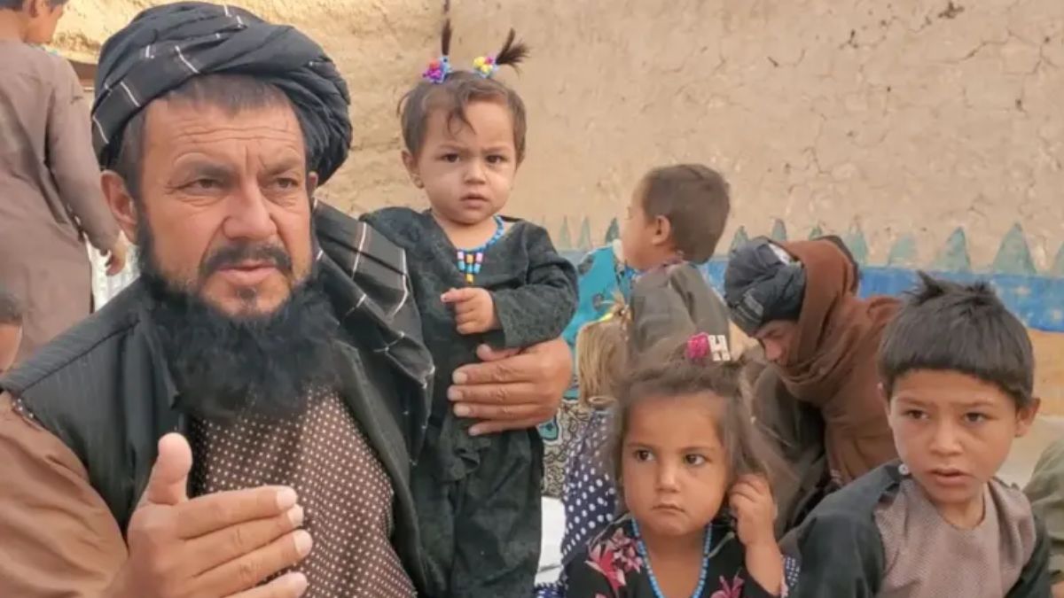 Mohammad Sadiq vive en Uruzgan con cuatro esposas y 58 hijos. Con ingresos mínimos en un concesionario, enfrenta el hambre y la severa crisis de Afgan