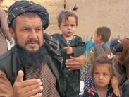 Mohammad Sadiq vive en Uruzgan con cuatro esposas y 58 hijos. Con ingresos mínimos en un concesionario, enfrenta el hambre y la severa crisis de Afgan