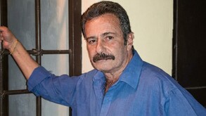 A pesar de los obstáculos, Carlos Miguel no abandonó por completo su interés por la actuación.