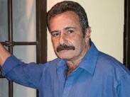 A pesar de los obstáculos, Carlos Miguel no abandonó por completo su interés por la actuación.