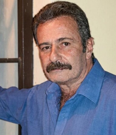 A pesar de los obstáculos, Carlos Miguel no abandonó por completo su interés por la actuación.