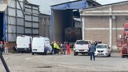 Personal de la Fiscalía General del Estado acudió a las instalaciones de Bachoco para recabar información.