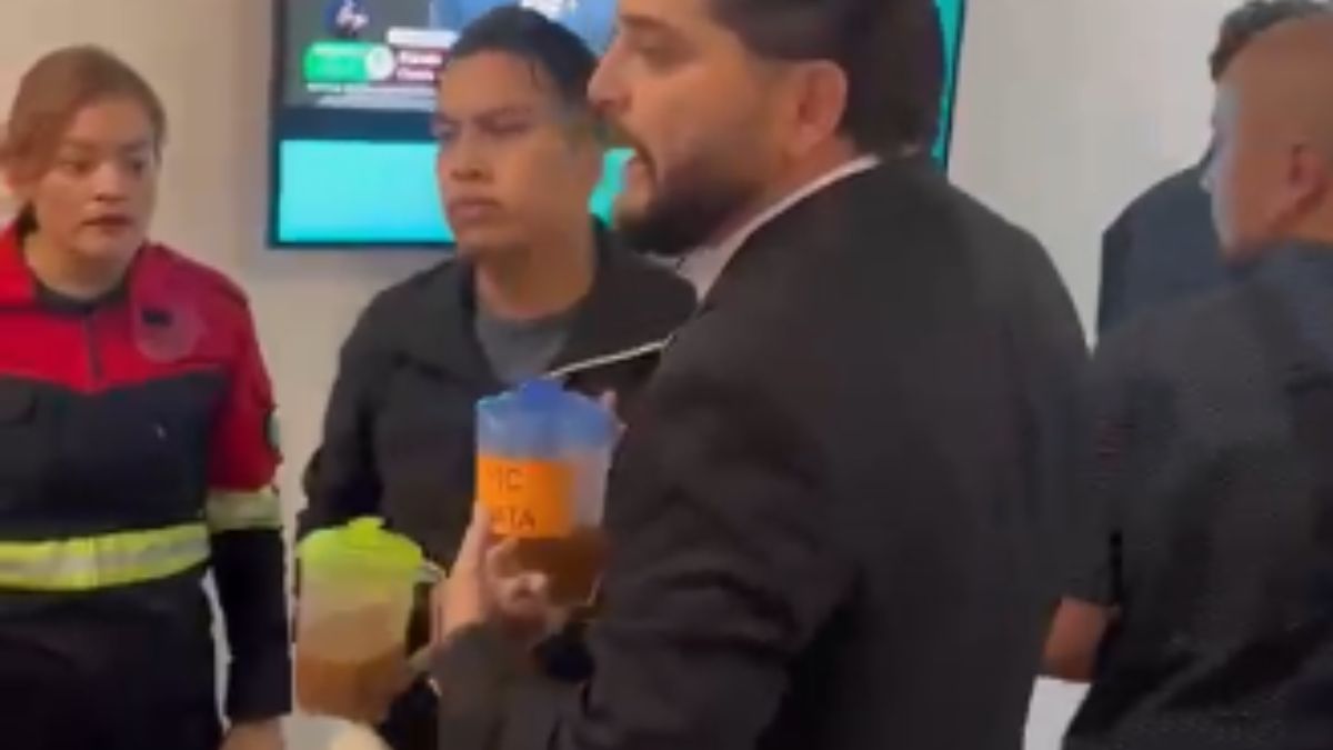 Priistas arrojan agua sucia al emblema de Movimiento Ciudadano tras confrontar a Máynez