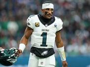 El quarterback estrella de los Philadelphia Eagles se perderá el resto del año tras detectársele trombosis en la pantorrilla y embolia pulmonar.