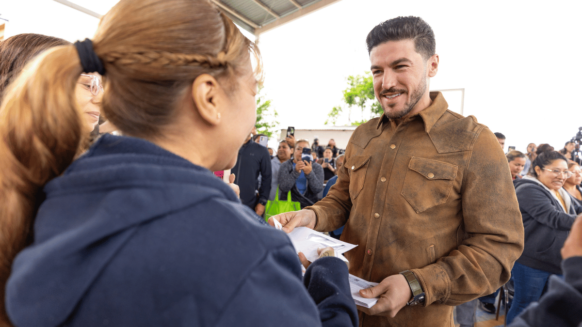 Samuel García anuncia transporte sin costo a mujeres en NL