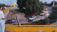 Tráfico vehicular en puente del Tajo de Santa Ana en el bulevar Aeropuerto.