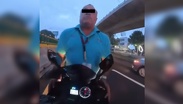 Una motociclista fue agredida por conductor en Tlalnepantla.