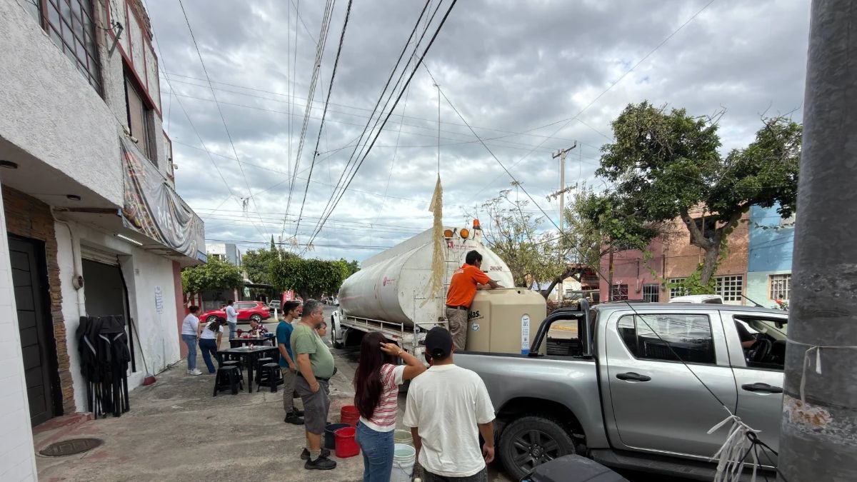 Agua GRATIS en Guadalajara: reparto en pipas