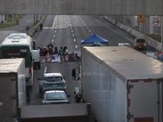 Bloqueo en la México-Toluca busca la revisión de al menos 50 carpetas de investigación por desaparición.
