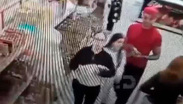 Captan a familia robando mochila de estudiante en tienda de Ecatepec
