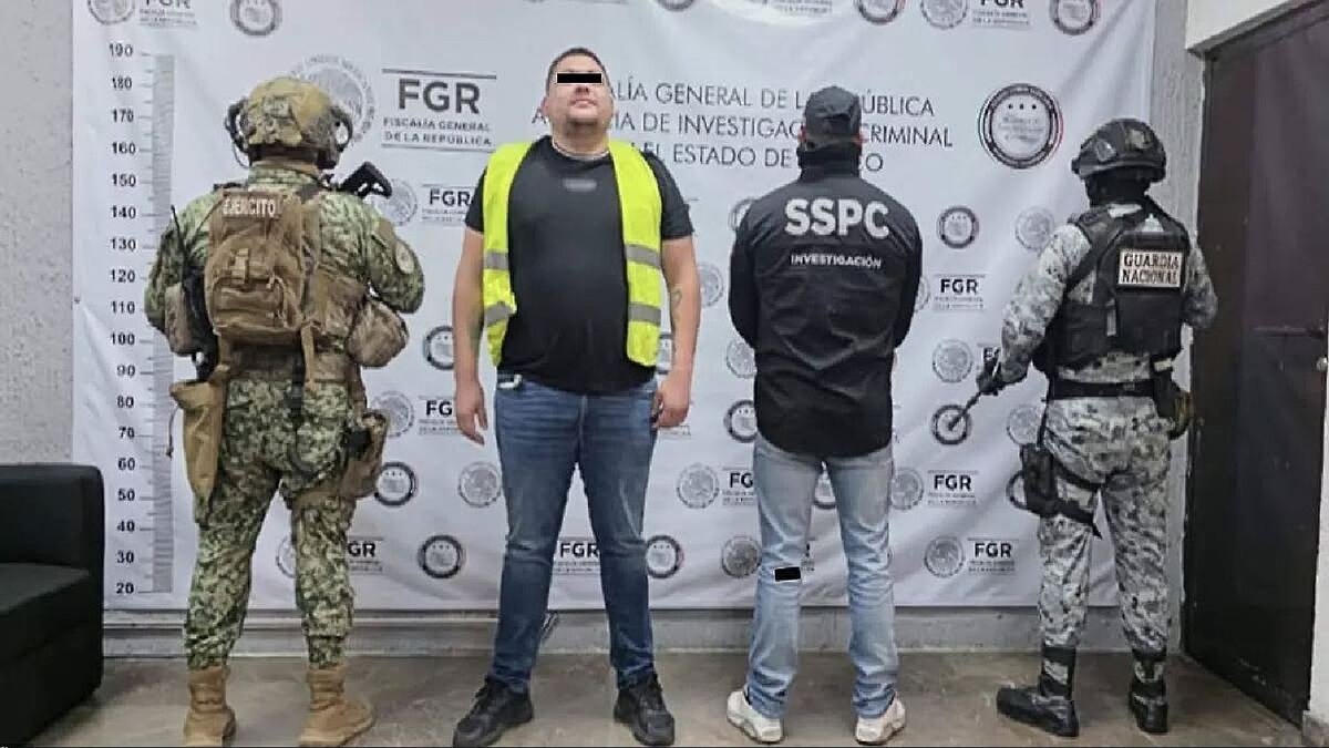 En la captura de 'El Nenuco' se aseguraron armas y vehículos. | Foto: FGR