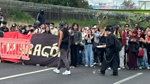Comunidad de la FES Aragón cierra la avenida Central y exige respuesta a su pliego petitorio.