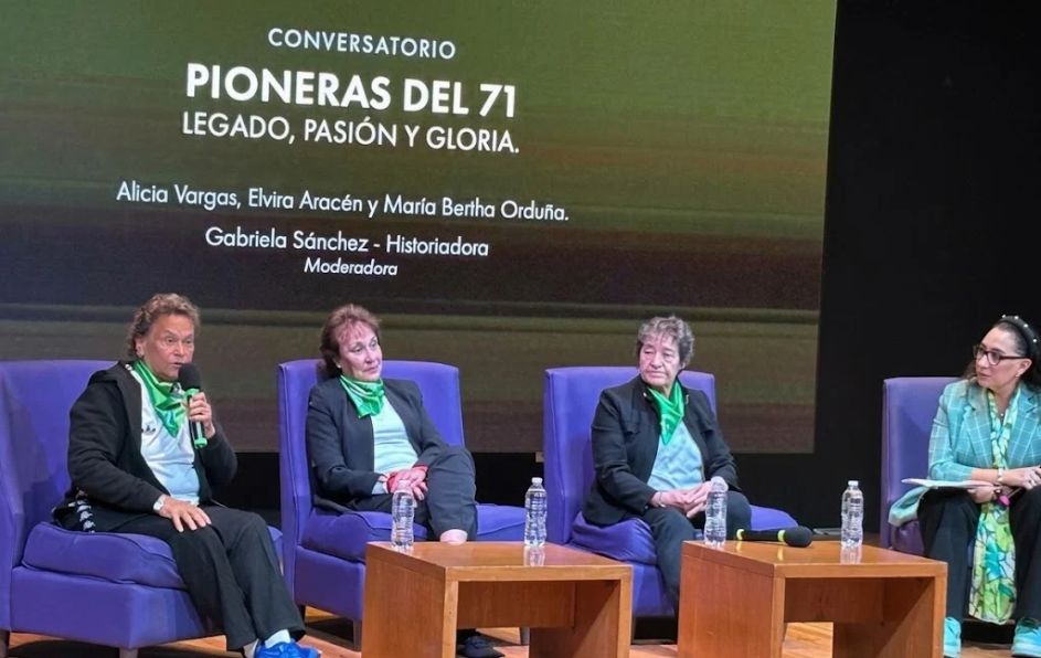El evento formó parte de las actividades culturales de la exposición "El mundo mira un balón" tras el paso de la Copa del Mundo 2026.
