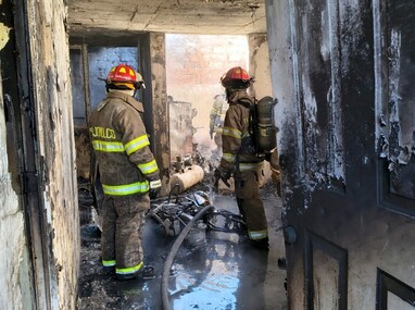 El fuego alcanzó una motocicleta, además de una acumulación de llantas y basura | Protección Civil y Bomberos de Tlajomulco