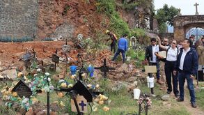 Isla de Janitzio cerrará su panteón al turismo en noche de muertos por riesgo de deslave.