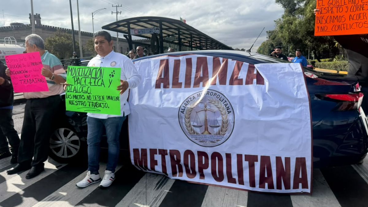 Manifestantes avanzaron hacia la Cámara de Diputados en busca de respuestas con los legisladores.