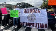 Manifestantes avanzaron hacia la Cámara de Diputados en busca de respuestas con los legisladores.