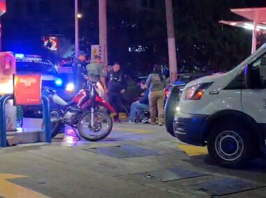 Policías y paramédicos de Zapopan acudieron al sitio para auxiliar al hombre originario de Monterrey
