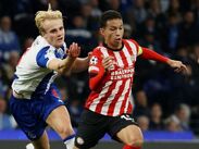 Santi Giménez no jugó y Porto cayó ante PSV en Champions