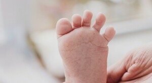 Tanto la madre como el padrastro de Darlett son menores de edad.