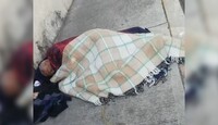 Vecinos auxilian a adulto mayor que lleva cinco días sin diálisis.