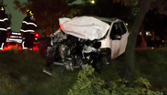 Choque por alcance deja auto atorado en camellón de Circuito Interior Río Churubusco