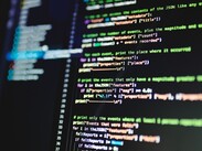 Equipos de ciberseguridad trabajan a contrarreloj para actualizar servidores.