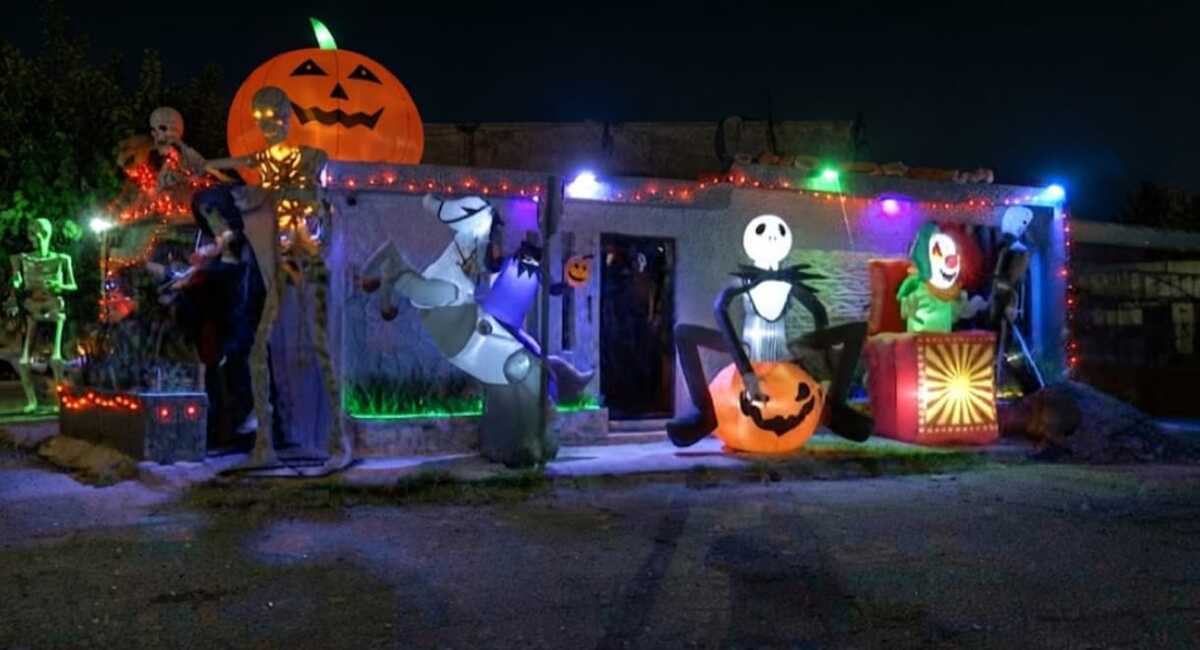 La familia Ramos Aguilar invita a los pequeños a acudir el 31 de octubre por sus dulces.