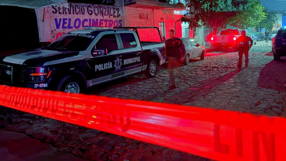 La Policía Municipal de Zapopan estableció un doble anillo de seguridad mientras realizaban las primeras diligencias