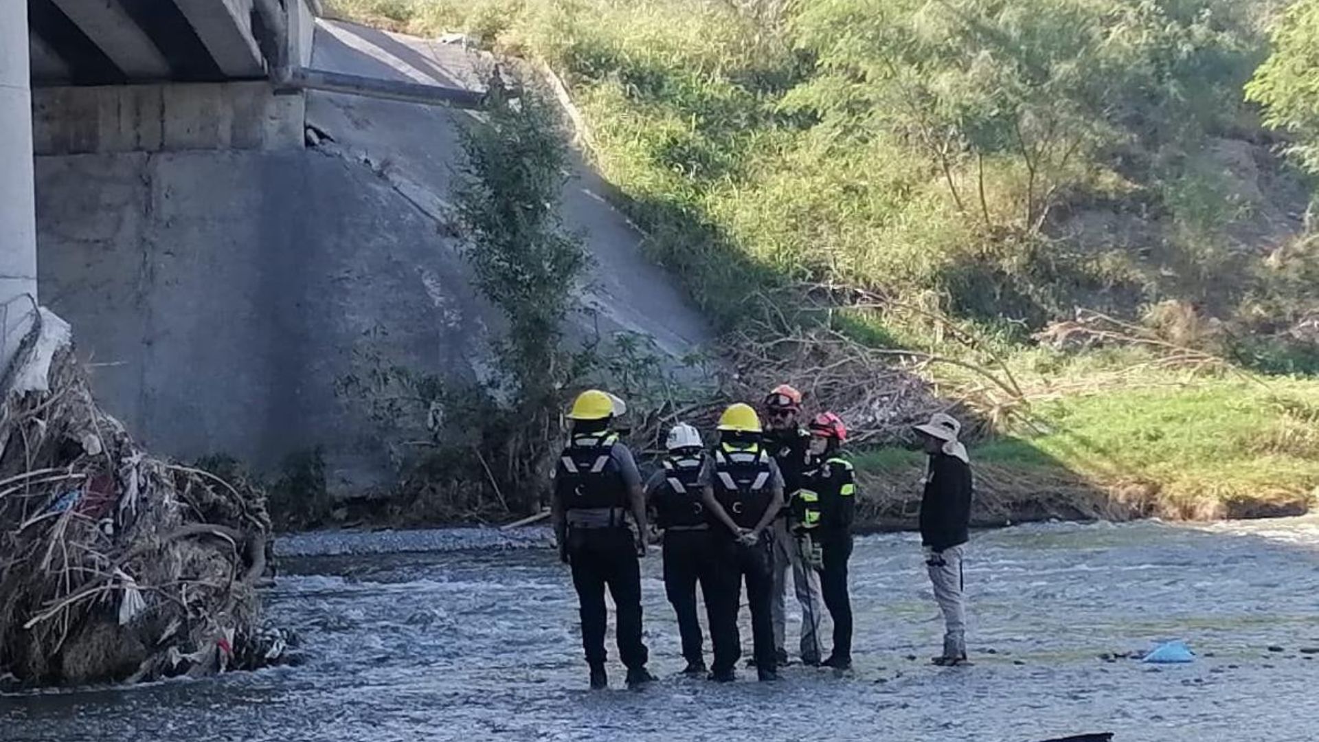 Suman siete días de búsqueda de hombre arrastrado por la corriente en Nuevo León