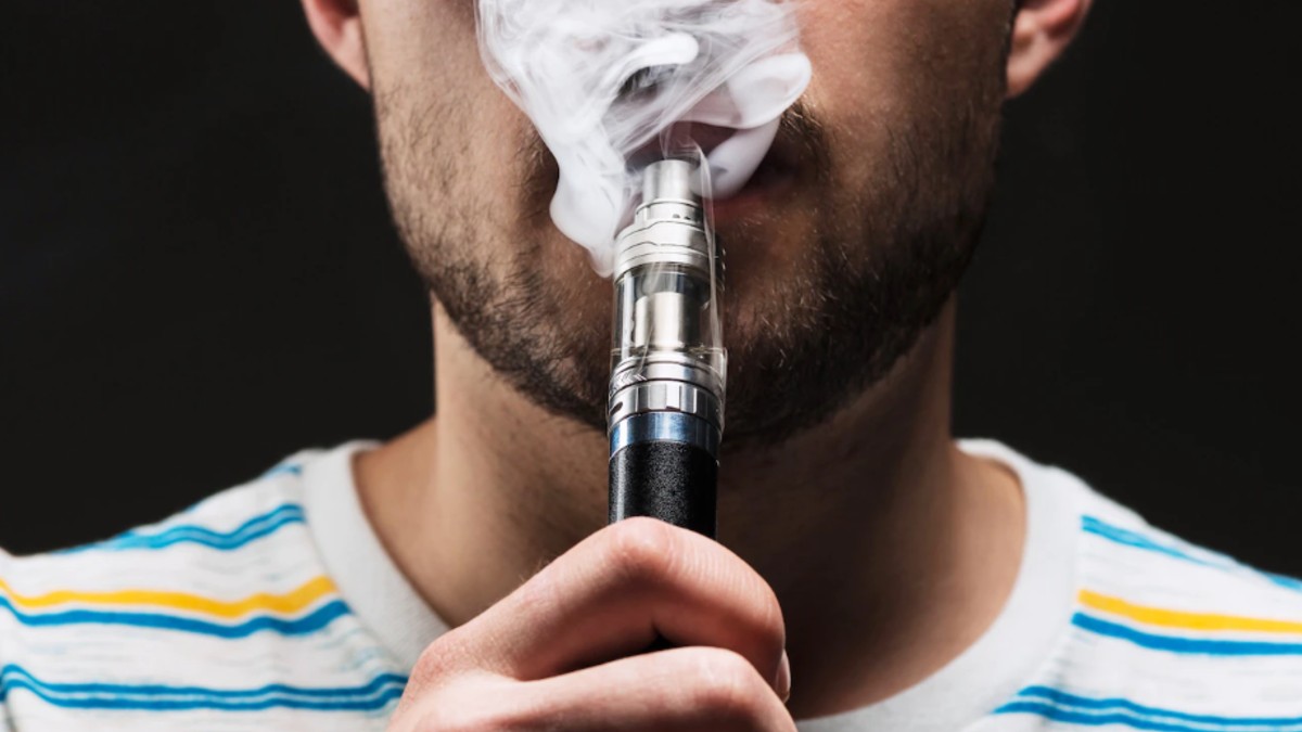 El vapor de los vapes puede provocar un cambio en nuestra voz; incluso tiene consecuencias mayores / UNAM