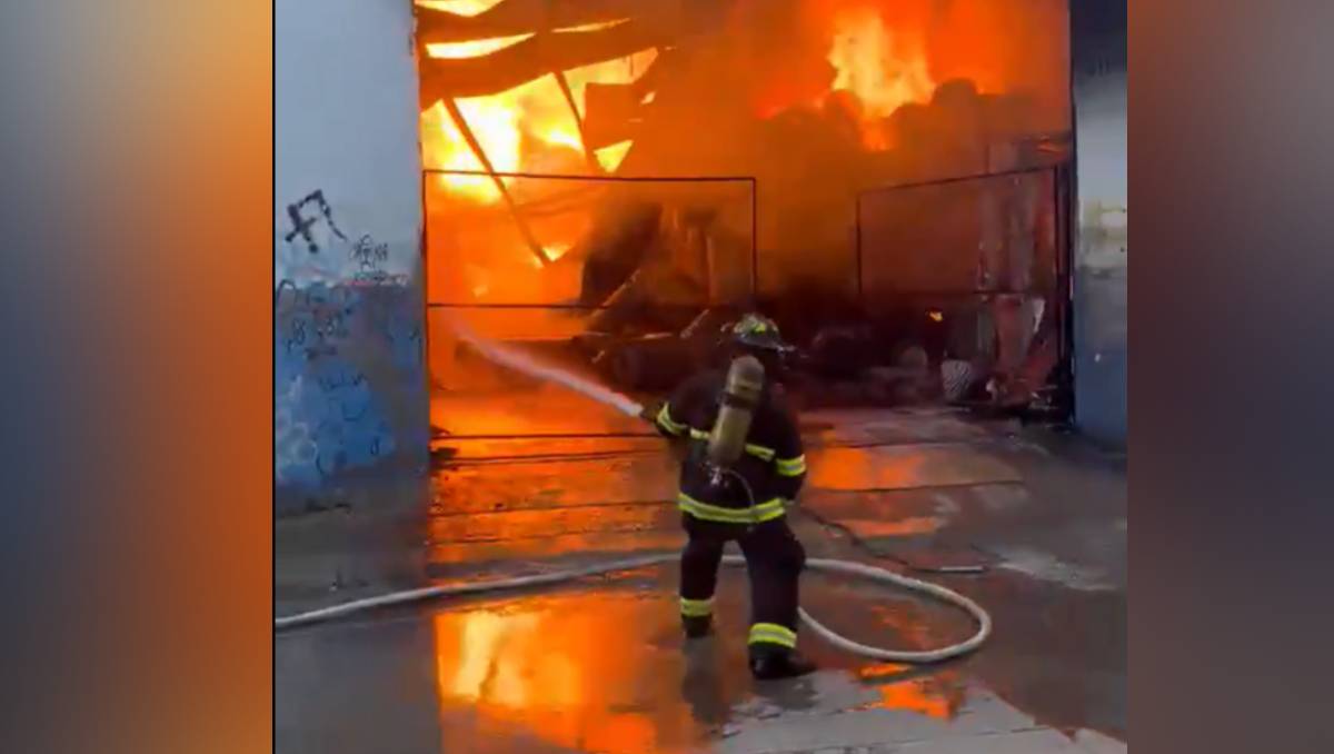 Bomberos del municipio de León acudieron al lugar del siniestro