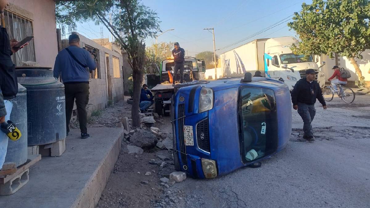 El accidente dejó considerables daños materiales.