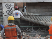 Evita interferir en las labores de las unidades de protección civil.