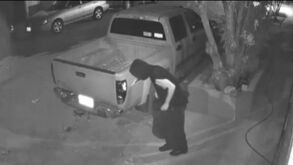 Grabación de seguridad sobre la calle Quito, entre Costa Rica y Nicaragua, tramo donde colonos denuncian el constante merodeo de personas ajenas.