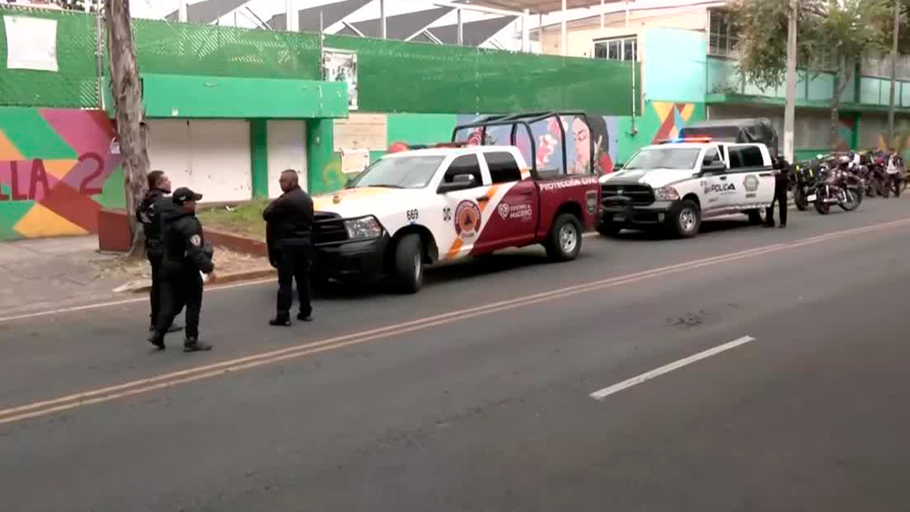 Hallan sin vida a un hombre afuera de una primaria en la GAM. TD Express CdMx, 23 de octubre 2026