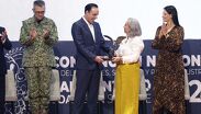 Manolo Jiménez y María de Lourdes Medina encabezaron el encuentro en Saltillo, donde el mandatario estatal recibió la distinción del Águila Canacintra