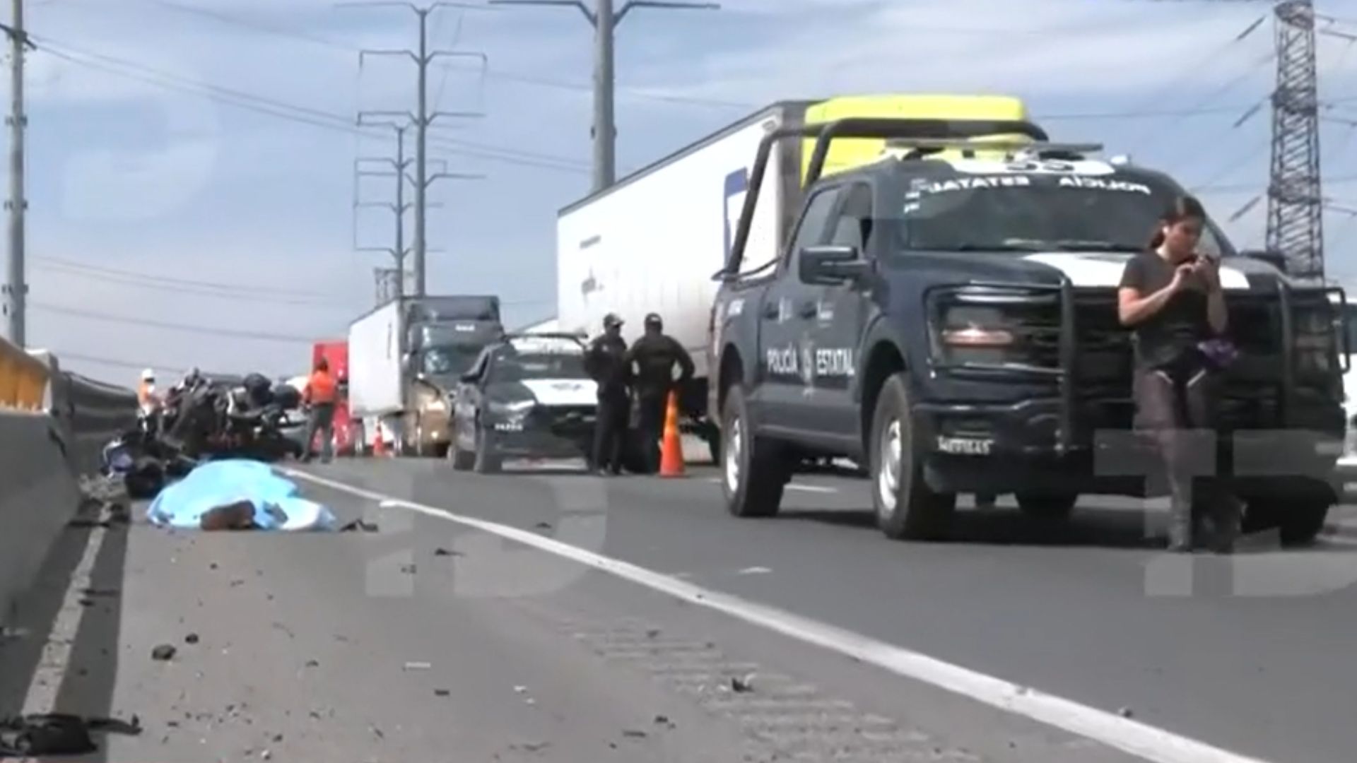 Muere hombre de 36 años al impactar su moto contra muro de contención en Tultitlán. TD Vespertino CdMx, 23 de octubre 2026