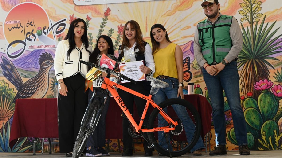 Niñas y niños de Gómez Palacio reciben reconocimientos en el Parque La Esperanza tras ganar el concurso de dibujo “Del Nazas al Aguanaval”