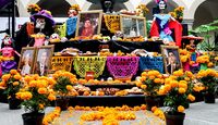 La ofrenda es una manera de mantener presente a quienes murieron, así como de preparar su regreso temporal a casa / Agencia Es Imagen